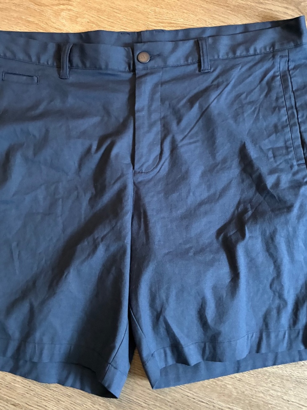 Adidas Men’s Navy golf shorts Size 38. EUC. Cotton & Polyester blend